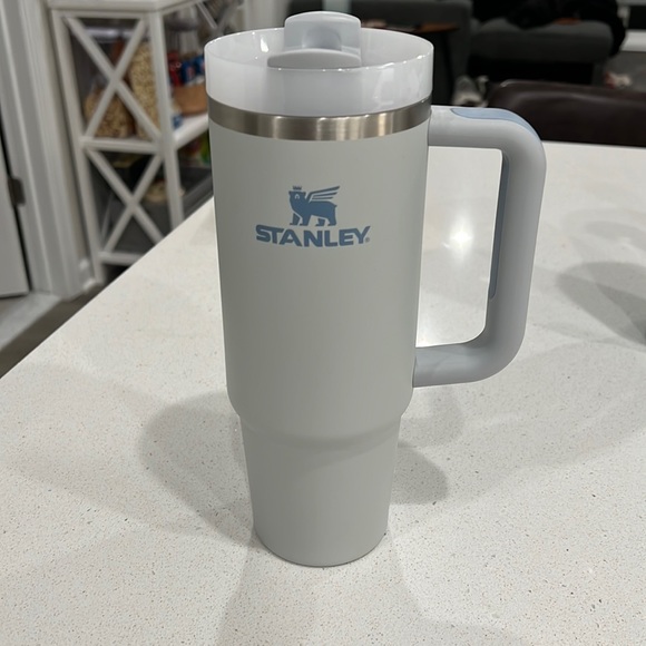 Stanley 30OZ - Picture 1 of 3
